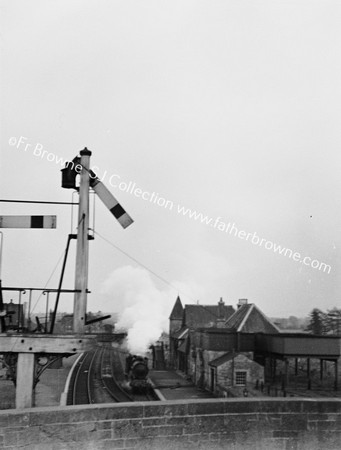 MALAHIDE STATION SIGNAL, TRAIN APPROACHING